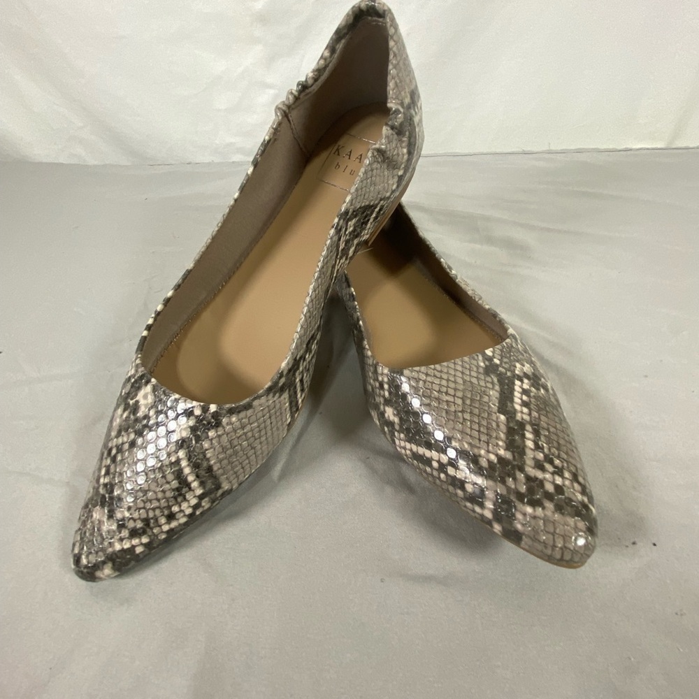 Karri Blue Jessica Grey Snakeskin Patterned Women's Flats, Size 7.5. New in Box